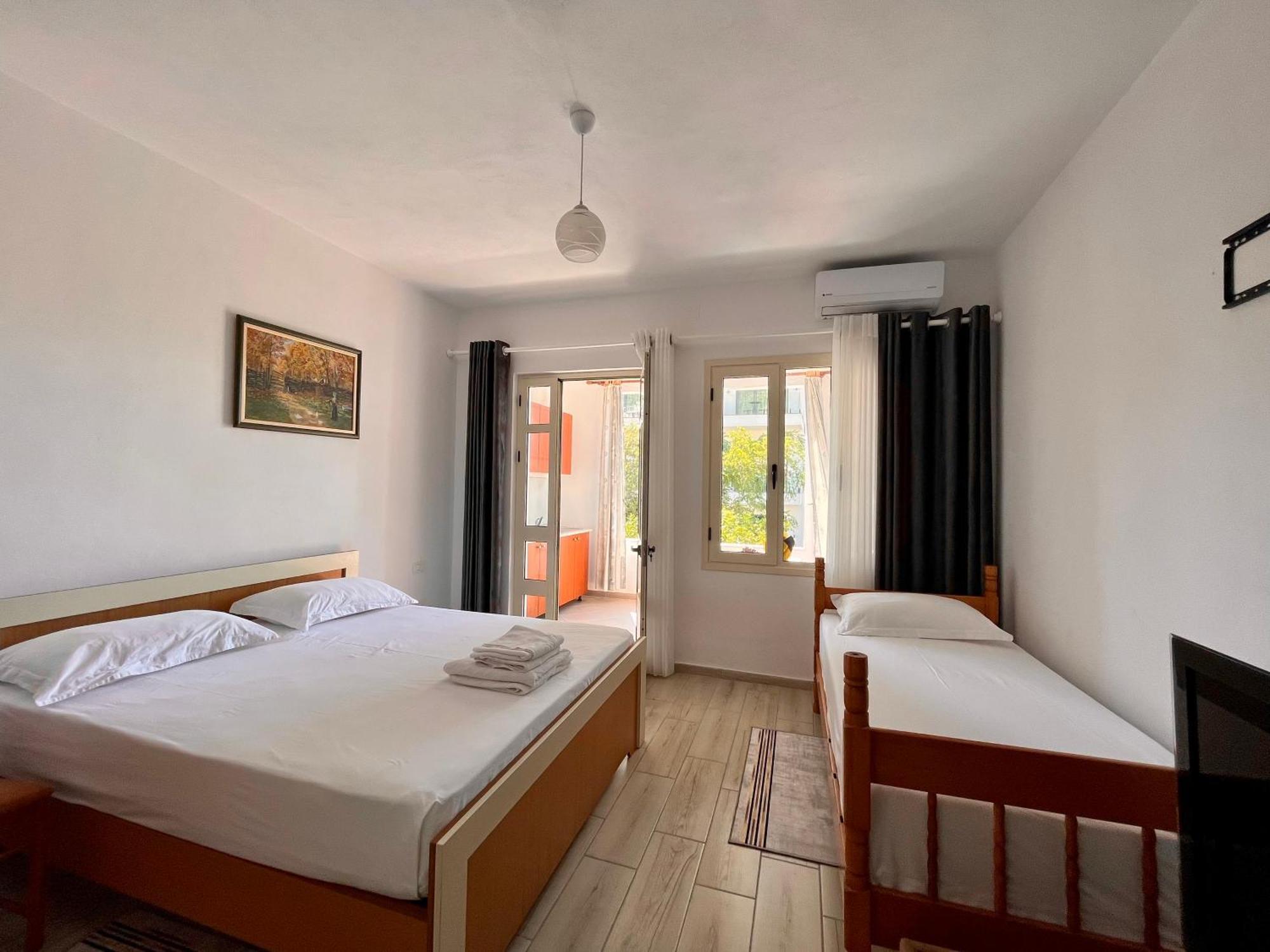 Rei's Place Penzion Vlorë
